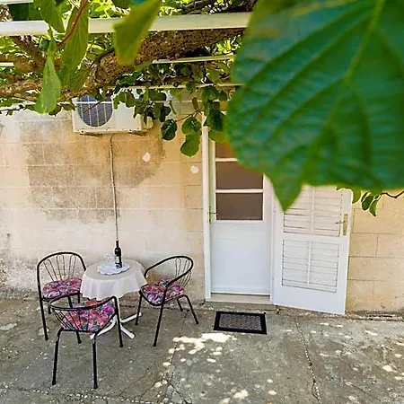 Anika Hotel